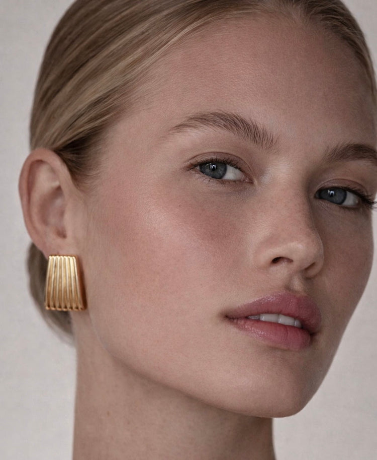 Chelsea Earrings - Gold