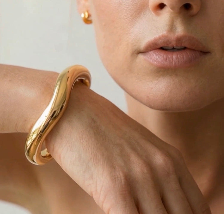 Ava Wavy Cuff - Gold