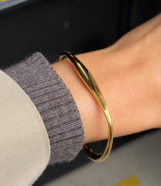 Lia Wavy Cuff - Gold